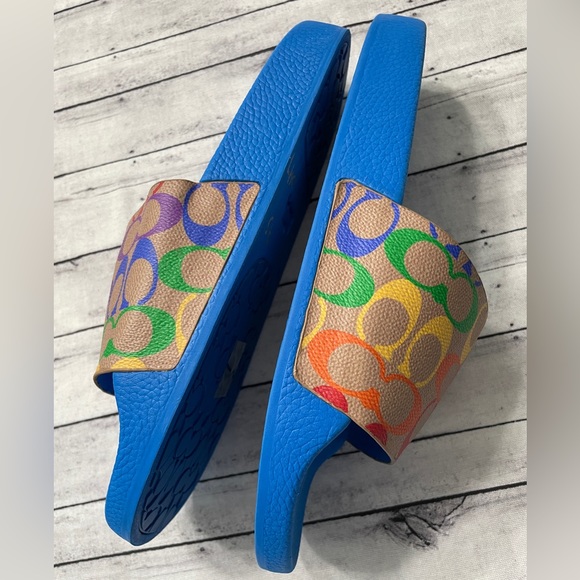 New COACH
Men's Signature Rainbow Logo Print Slides - Picture 5 of 10